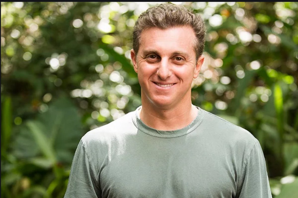 Luciano Huck diz que “Bolsonaro ultrapassou fronteira da decência com ofensa a repórter”