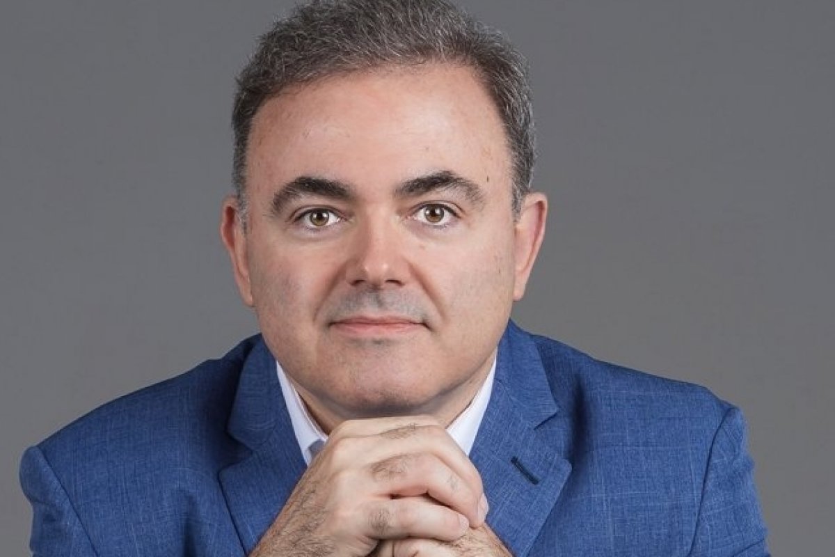 Executivo transforma sua rotina (nada encantadora) de viagens em livro! 