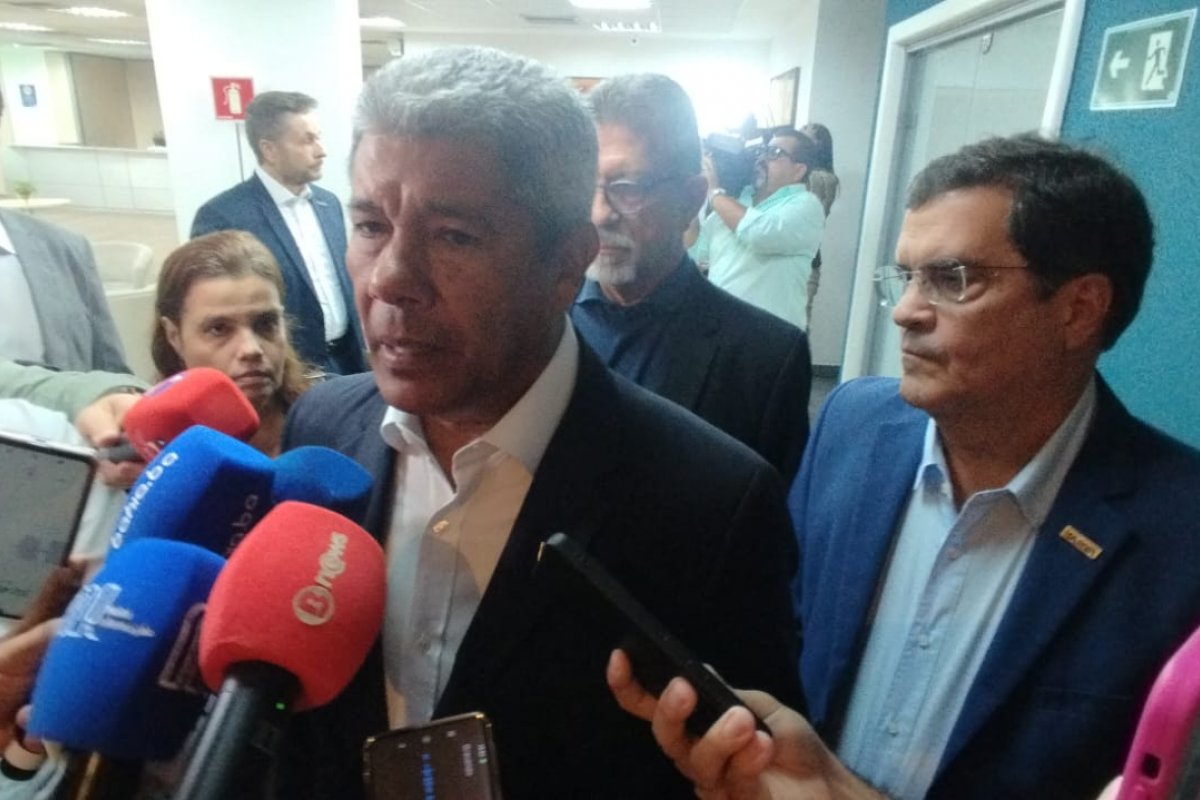 'Não é comportamento de patriota', diz Jerônimo sobre protesto bolsonarista no Farol da Barra