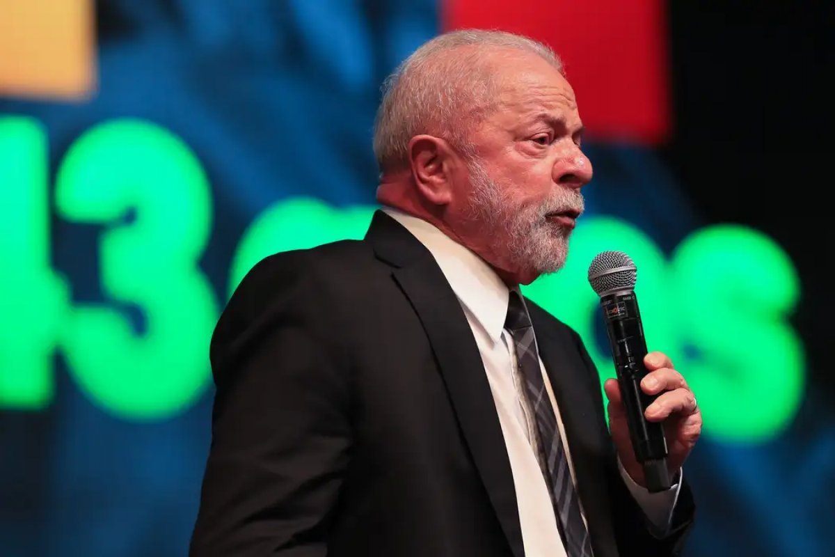 Num governo que deixa gente passar fome, tem que decapitar o presidente, diz Lula