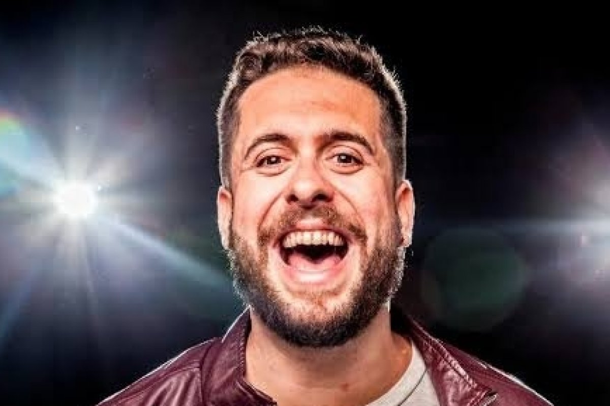 Com textos inéditos de stand-up, Maurício Meirelles se apresenta em São Paulo!