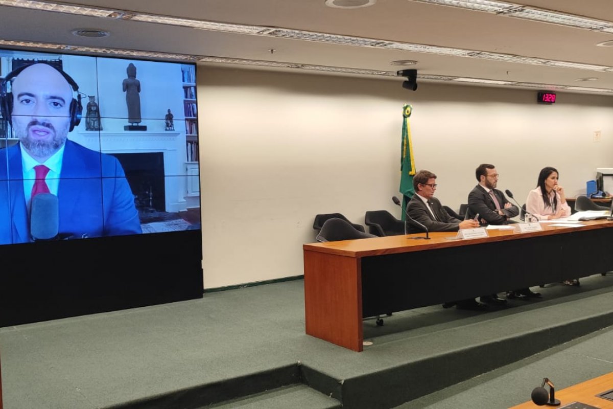 Vídeo: Ex-funcionário do Departamento de Estado dos EUA acusa CIA de interferência nas eleições de 2022 no Brasil