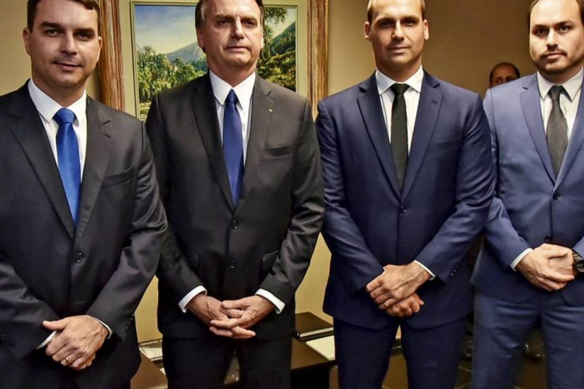 Moraes autoriza visita de filhos e outros familiares a Bolsonaro em prisão domiciliar
