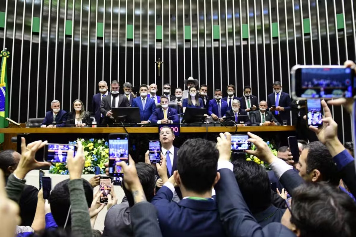 Oposição chama protesto de "obstrução", mas ocupação no Congresso não tem previsão no regimento