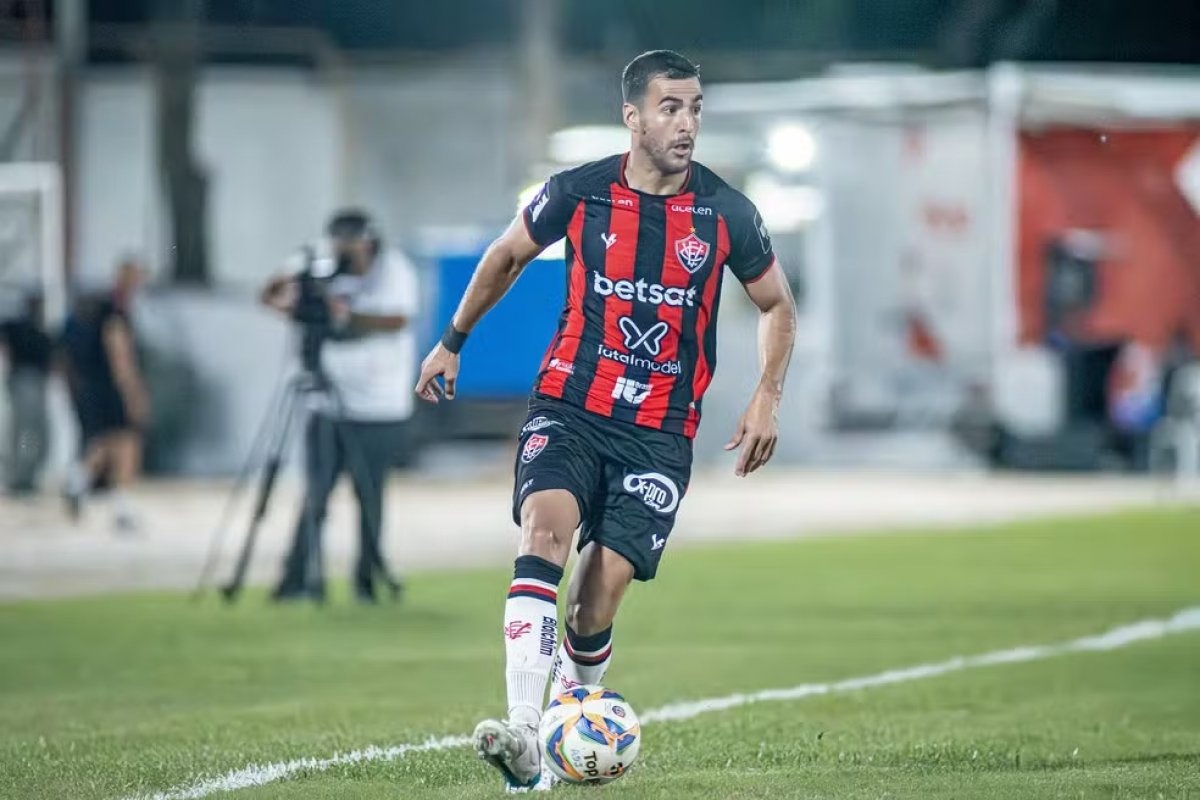 Vitória divulga situação médica de Cáceres; confira