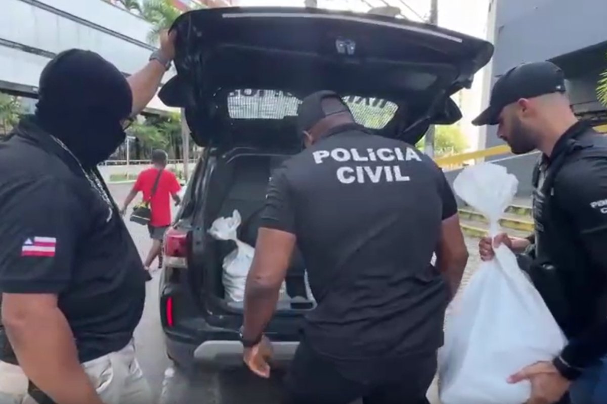 Operação Móbile 360°: PC apreende centenas de celulares, pistolas e munições em Salvador