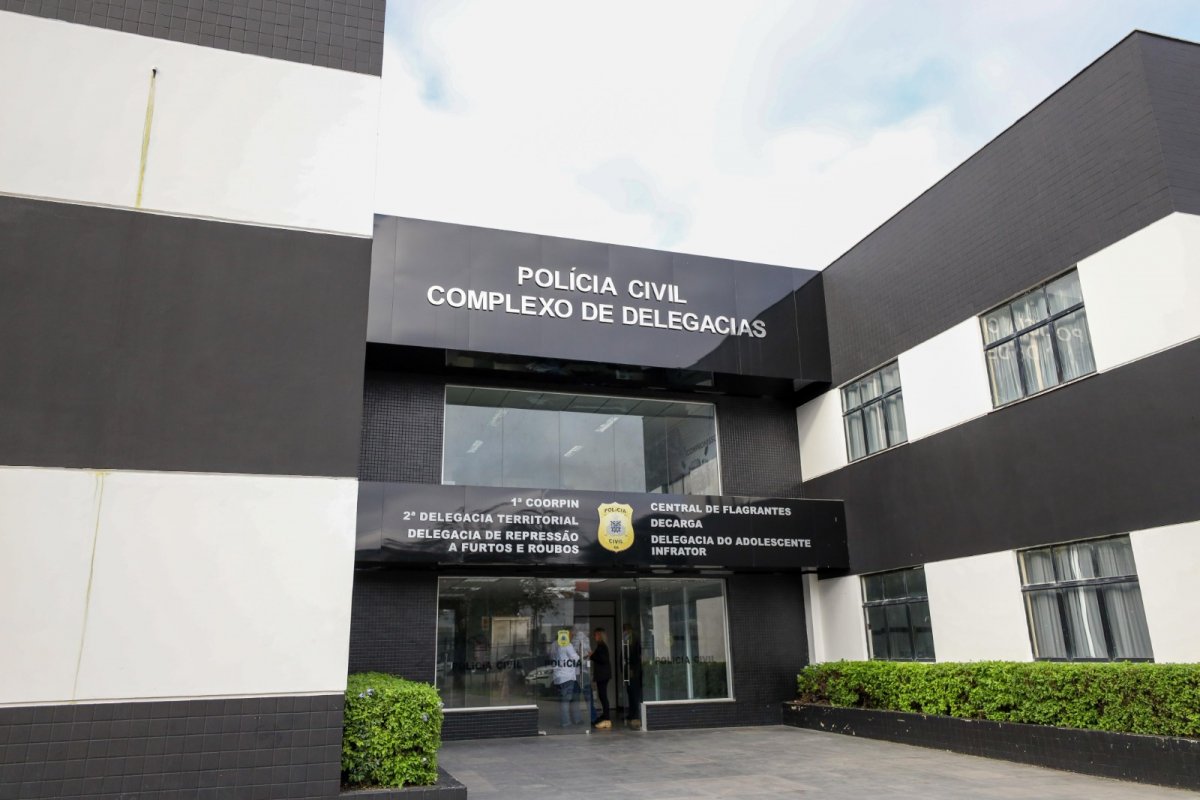 Dono de loja de acessórios de celulares em Feira de Santana é preso por comprar peças furtadas