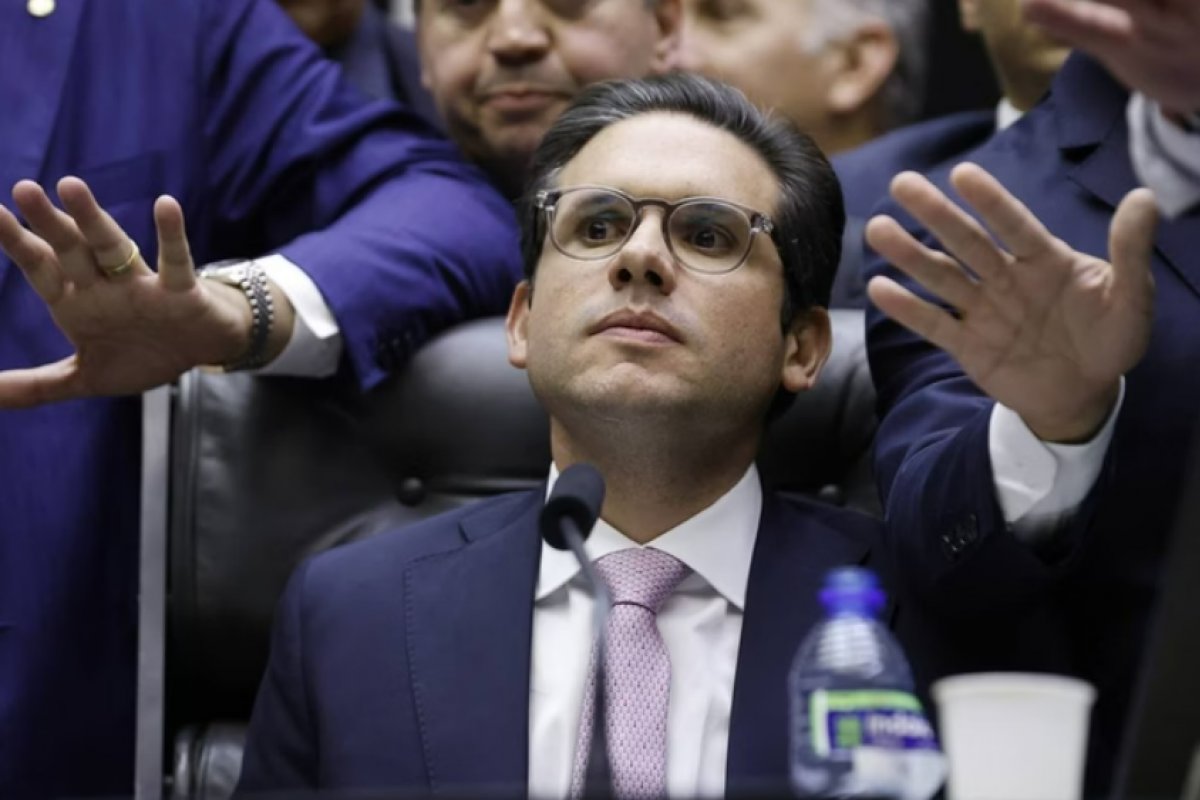 Hugo Motta nega negociação sobre PEC da Anistia com a oposição