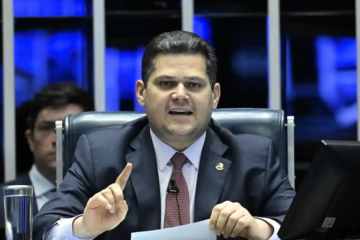 Senado retoma as atividades e aprova isenção do Imposto de Renda