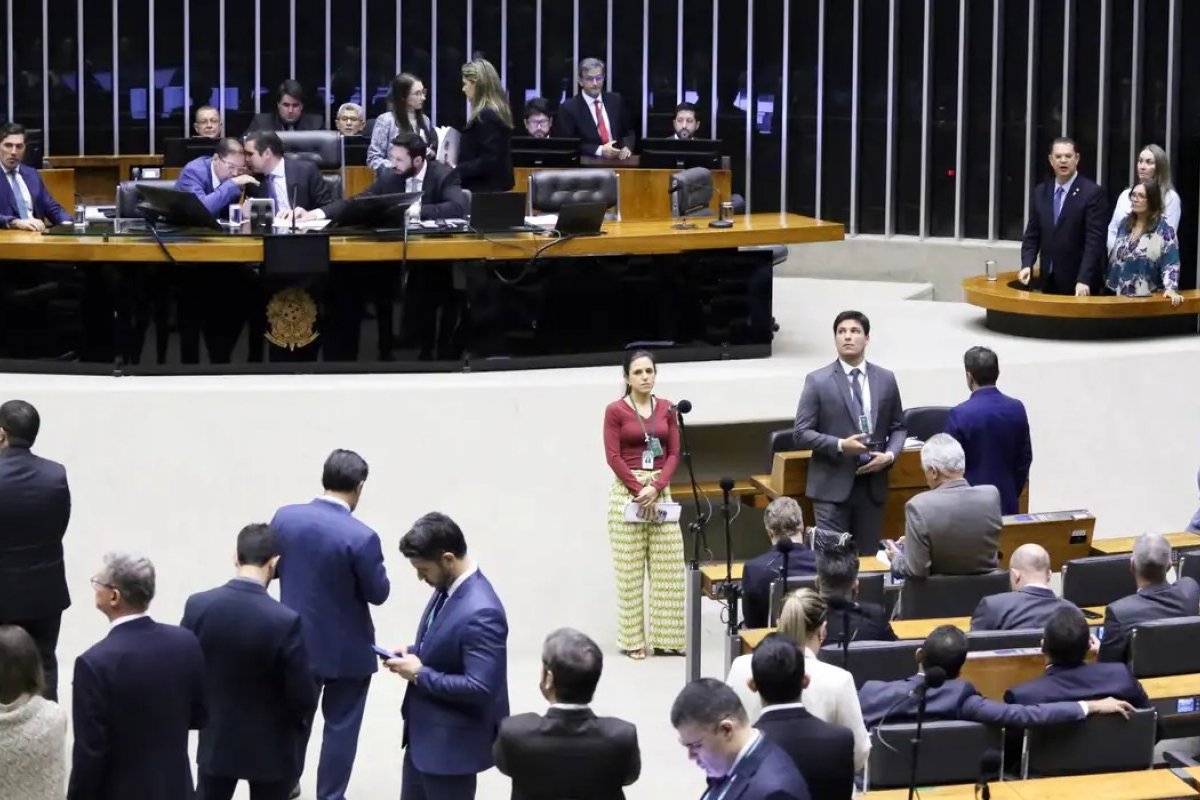 Câmara aprova bônus para servidor do INSS por revisão de benefícios