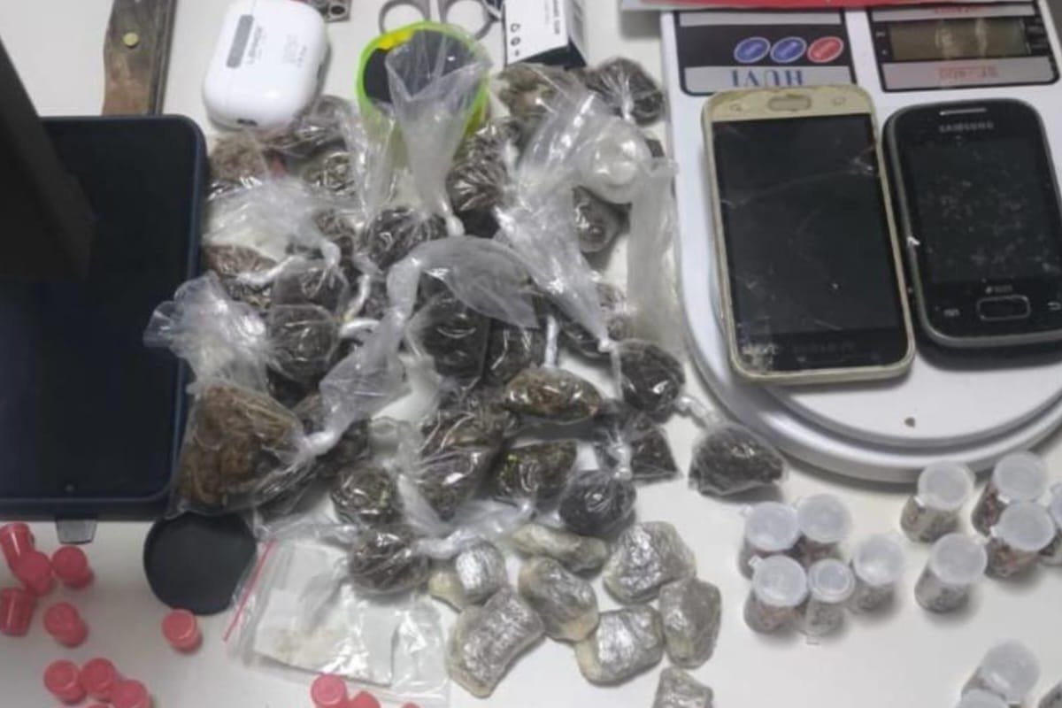 Adolescente é apreendida com drogas e produtos roubados de farmácia em Salvador