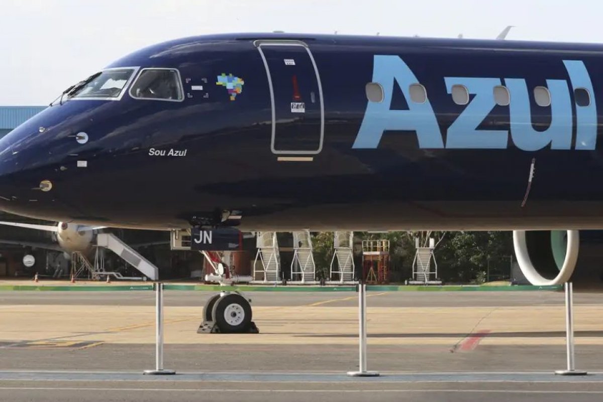 Avião da Azul faz pouso de emergência em Brasília após suspeita de bomba