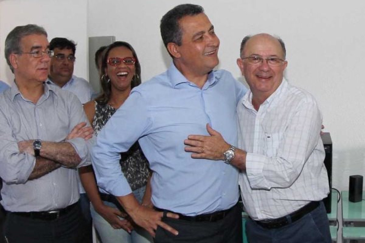 Em meio aos rumores de que deixará base de ACM Neto, José Ronaldo encontrá Rui em Brasília