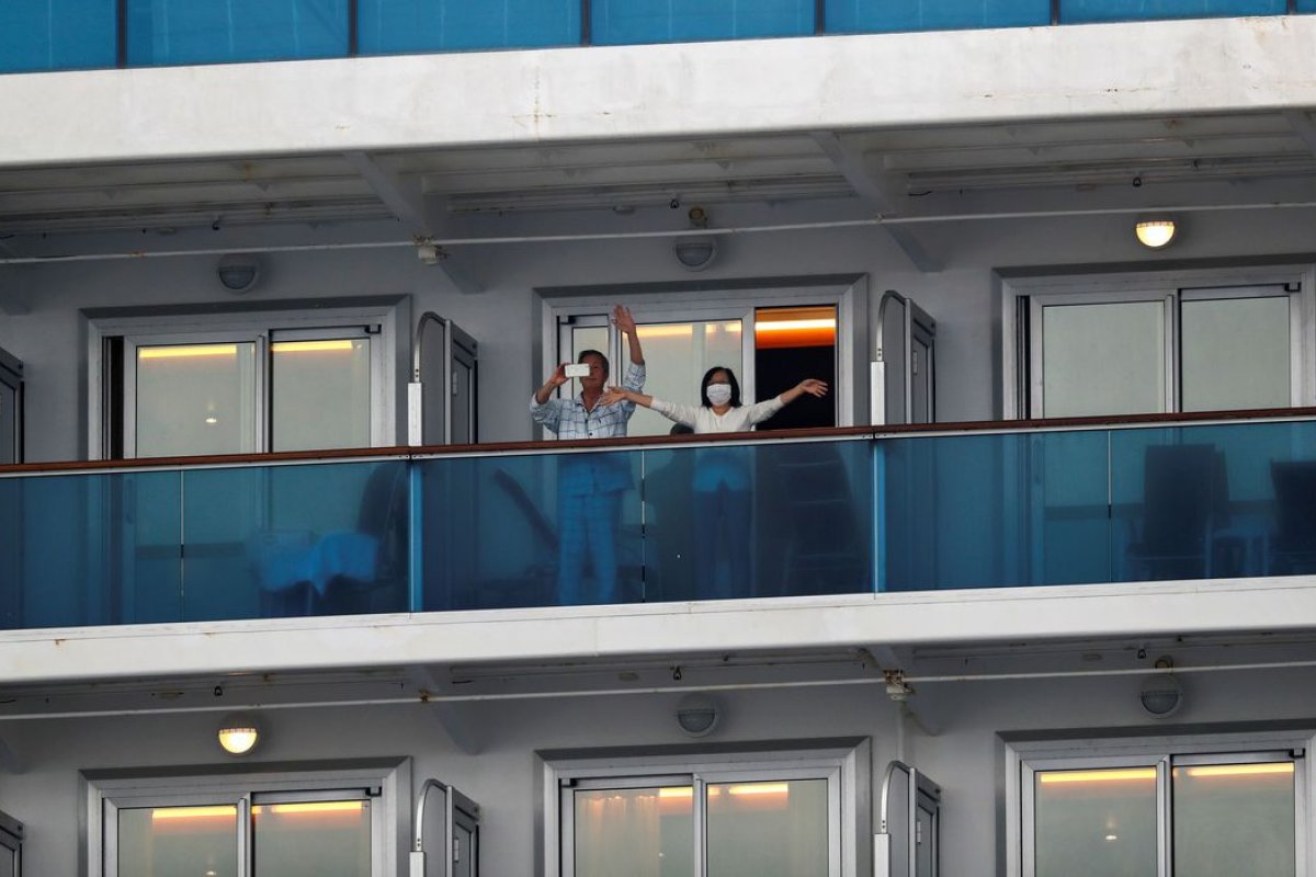 EUA restringem desembarque de americanos que estiveram no navio