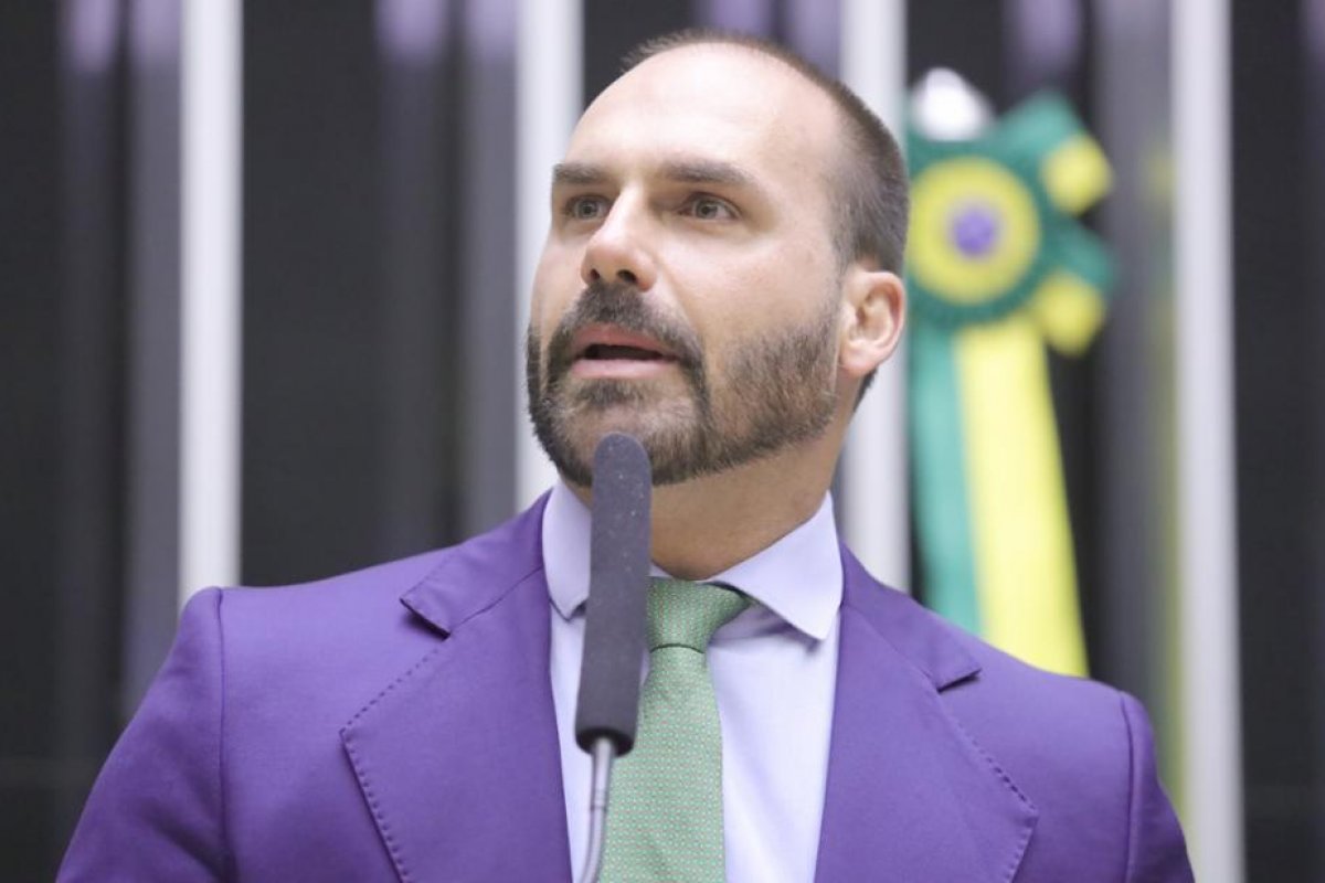 Câmara dos Deputados deve apurar supostas irregularidades em gastos de Eduardo Bolsonaro nos EUA