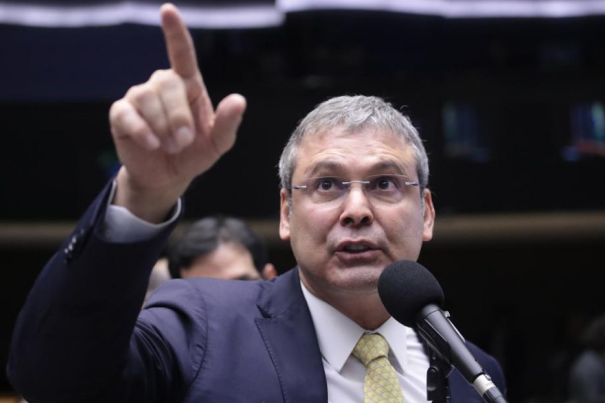 Líder do PT pede que PGR investigue motim bolsonarista e diz que caso pode acabar em pizza