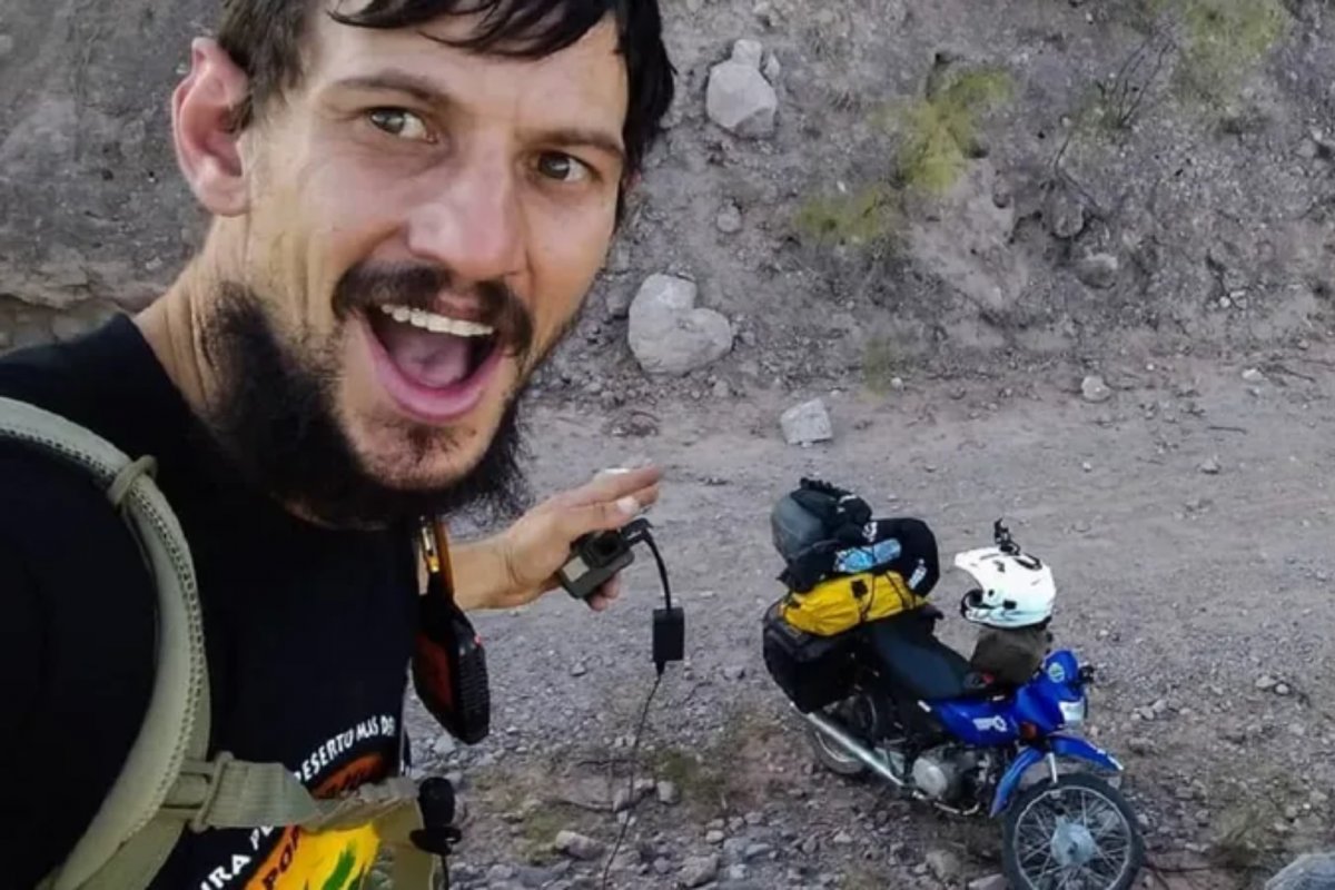 Brasileiro que viajou o mundo de moto e tia morrem em acidente de trânsito no Chile