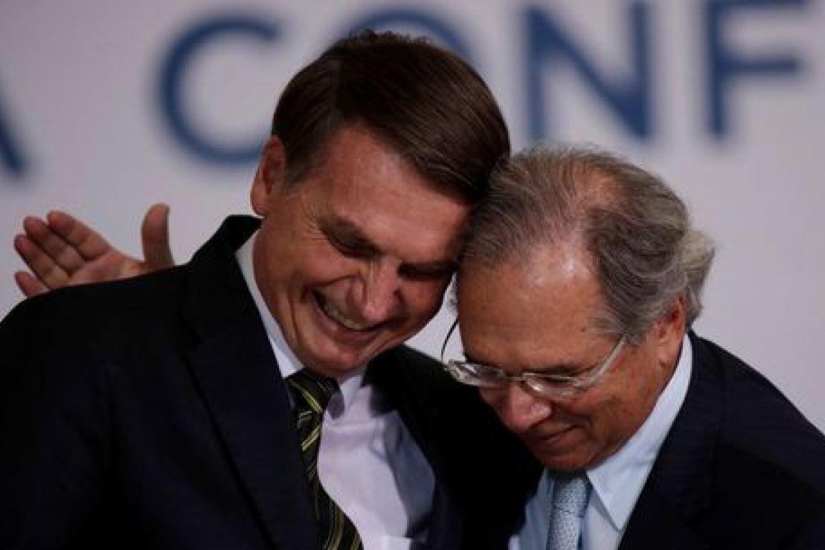 Bolsonaro sai em defesa de Paulo Guedes: ‘Não vou tolerar fogo amigo’