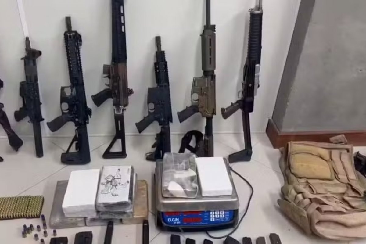 Compra de R$ 12 em cartão de vítima levou à investigação sobre esquema de desvio de armas com atuação de policiais civis e militares na Bahia