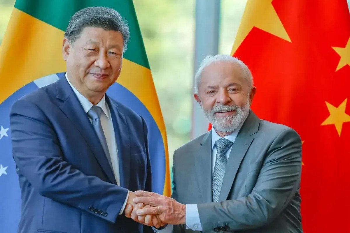 Depois de ligação para Lula, China afirma apoiar Brasil em defesa da soberania