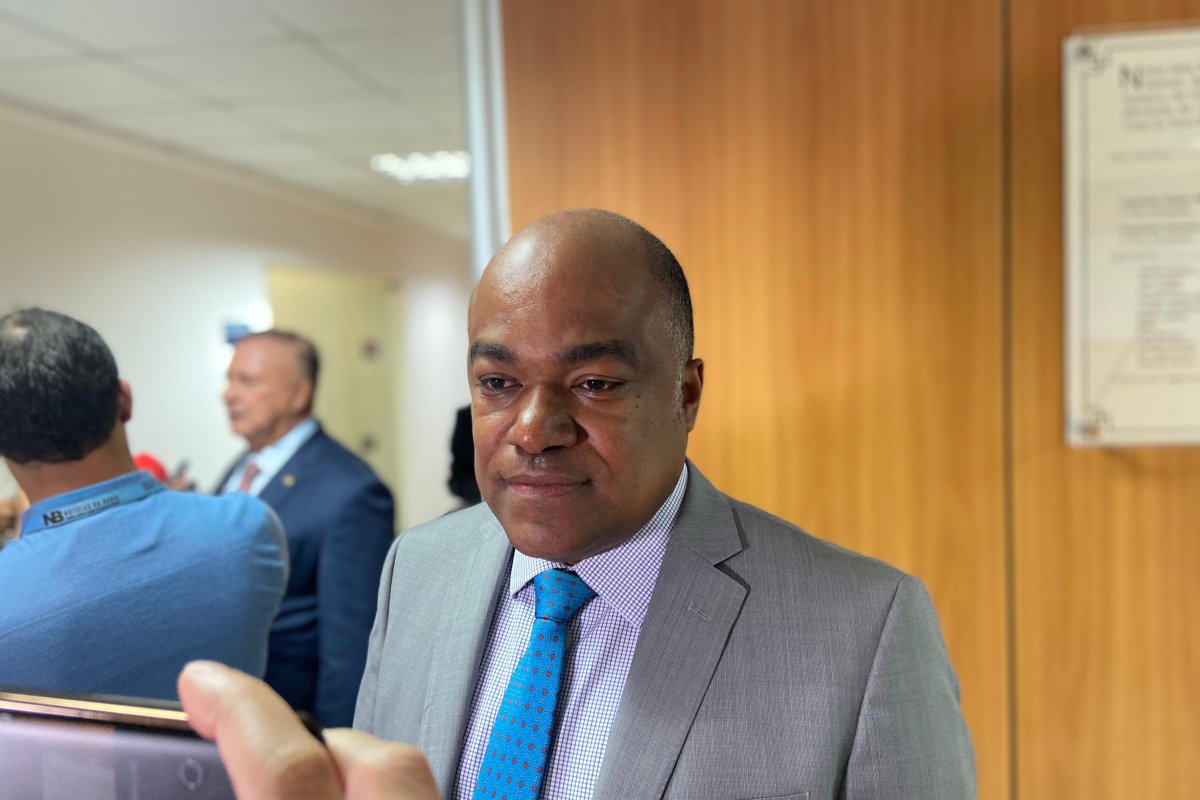 Vídeo: Deputado da oposição responde Jerônimo após fala sobre “menosprezo” a agentes de segurança