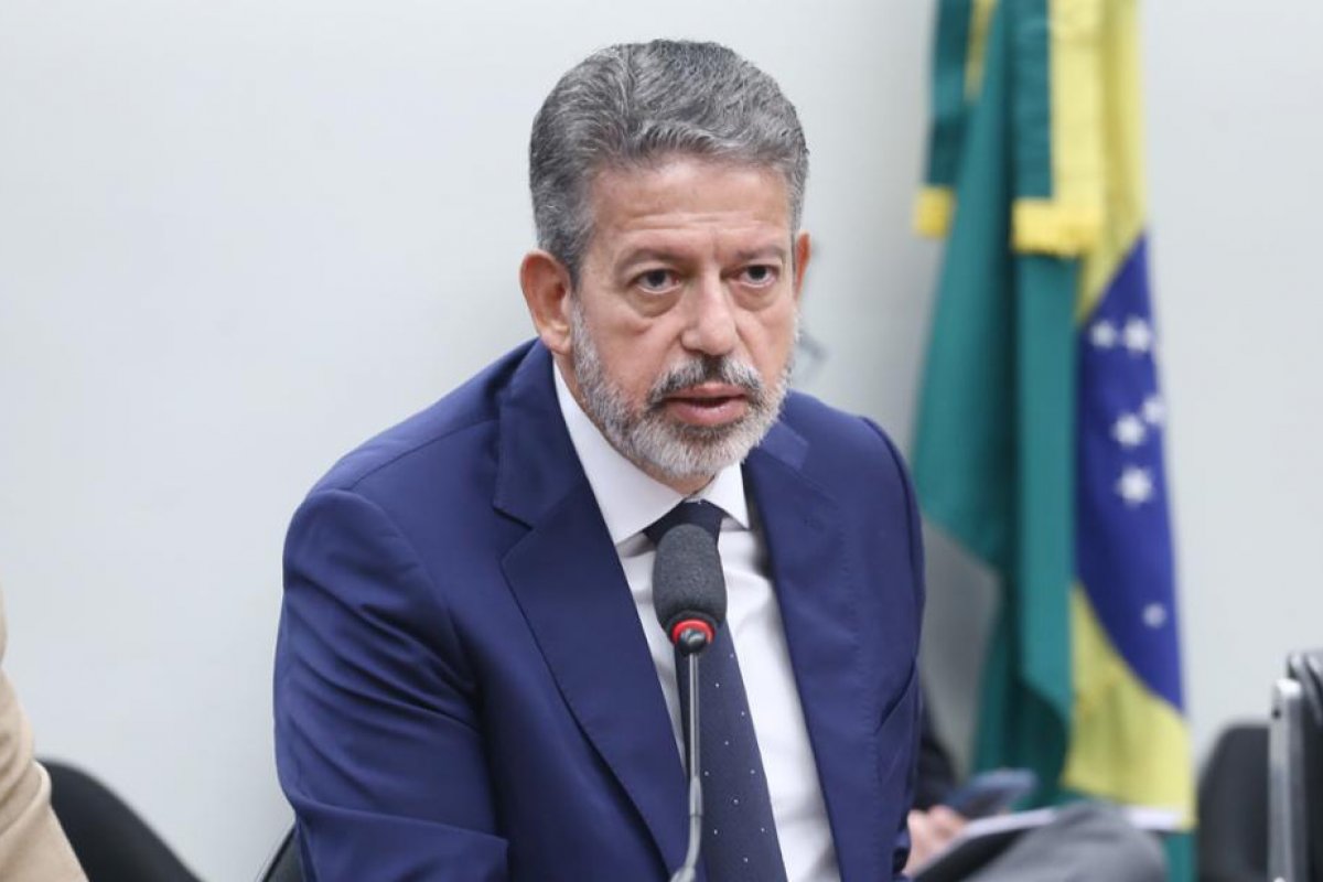 Aprovação da isenção do Imposto de Renda pode ficar para dezembro, afirma Lira