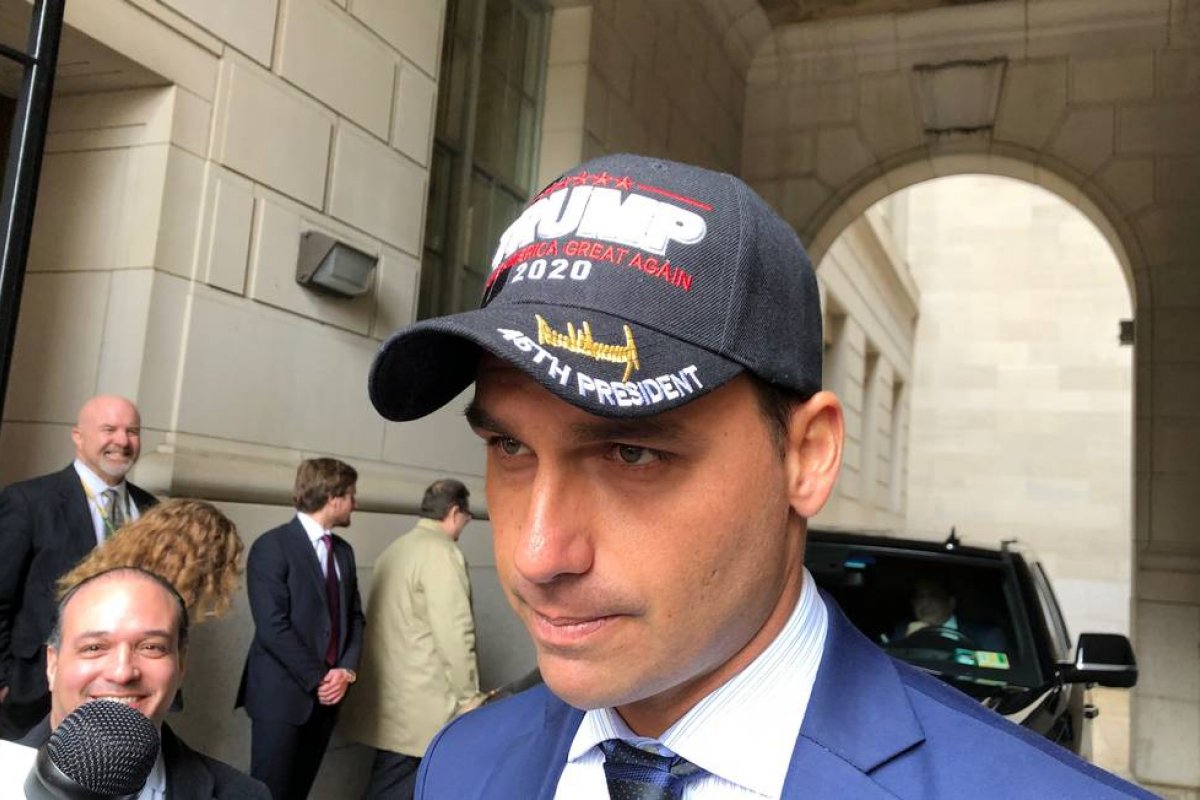 ALBA rejeita projeto que tornaria Eduardo Bolsonaro comendador da Bahia, maior honraria da Casa