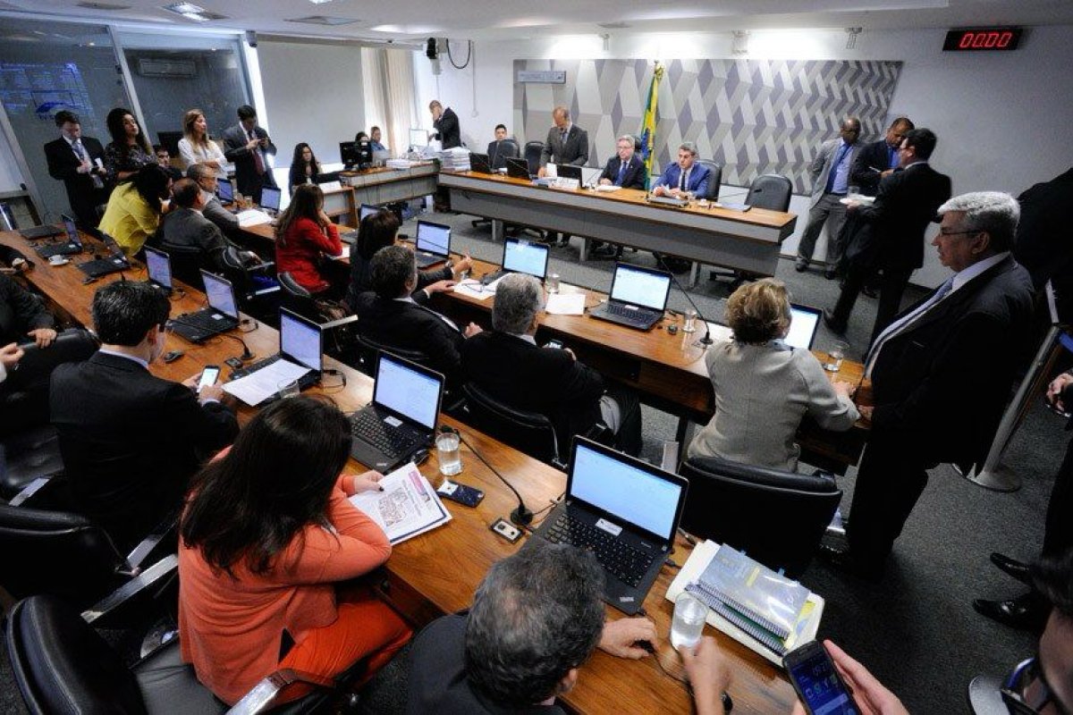 CCJ aprova aumento de pena para aliciamento infantil na internet