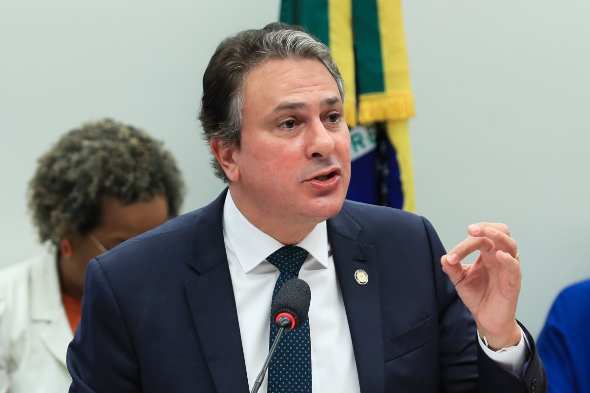 Camilo Santana anuncia plataformas para auxiliar estudantes que se preparam para Enem