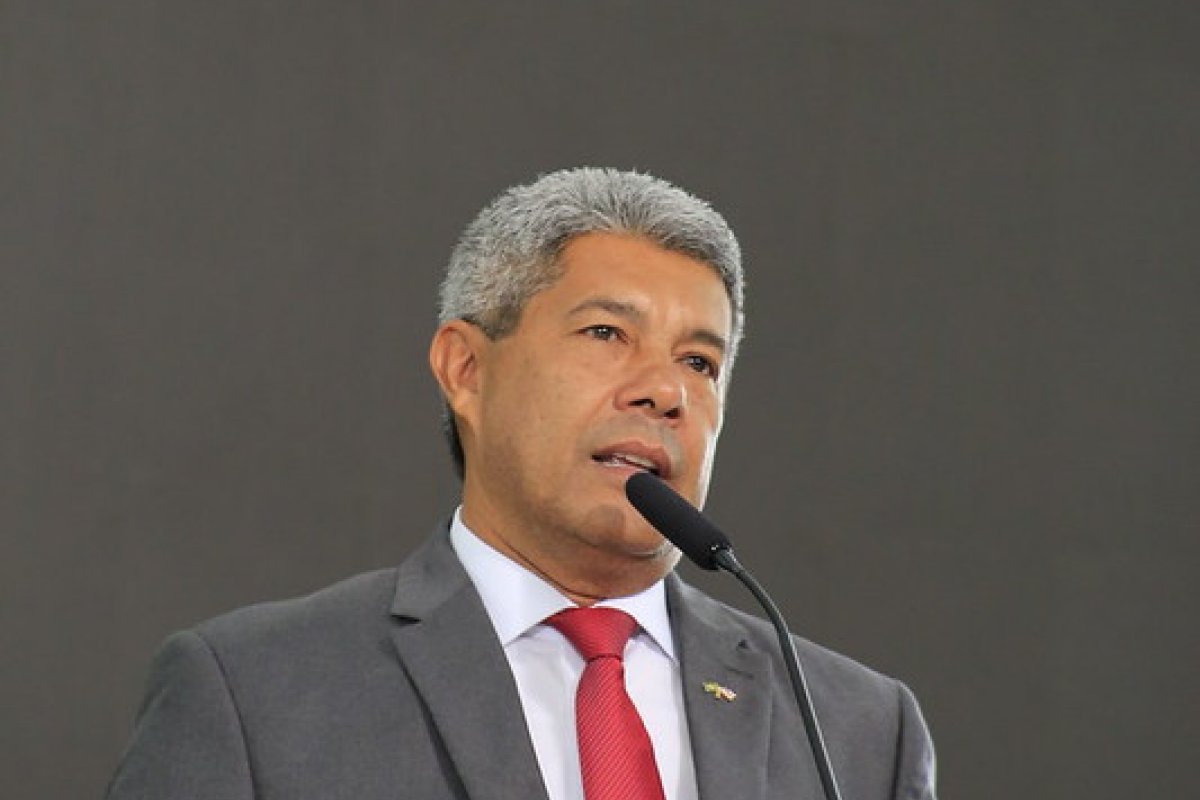 Jerônimo Rodrigues envia pacote de projetos de leis para ALBA