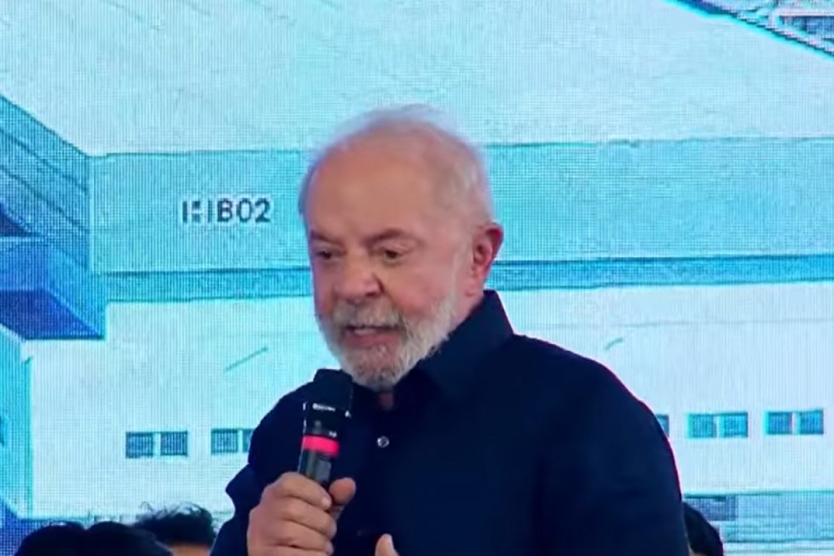 ‘Insensatez com o Brasil’, diz Lula ao criticar novas sanções impostas por Trump 