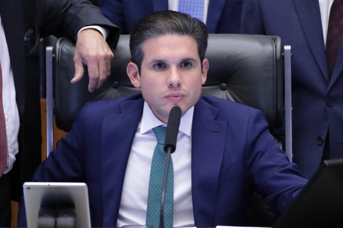 Motta diz que pode pautar medidas para proteger deputados de investigações diante de 'exageros'