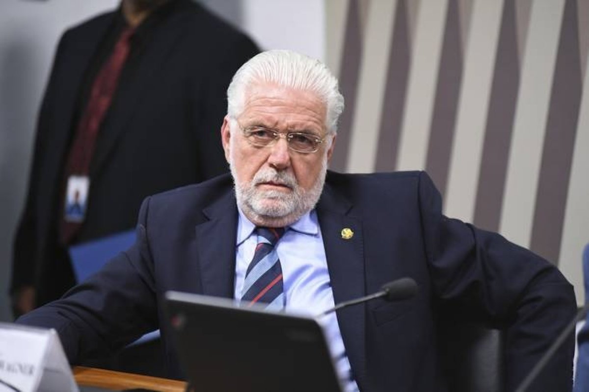 ‘Correu tudo bem’, diz Jaques Wagner após passar por nova cirurgia ortopédica