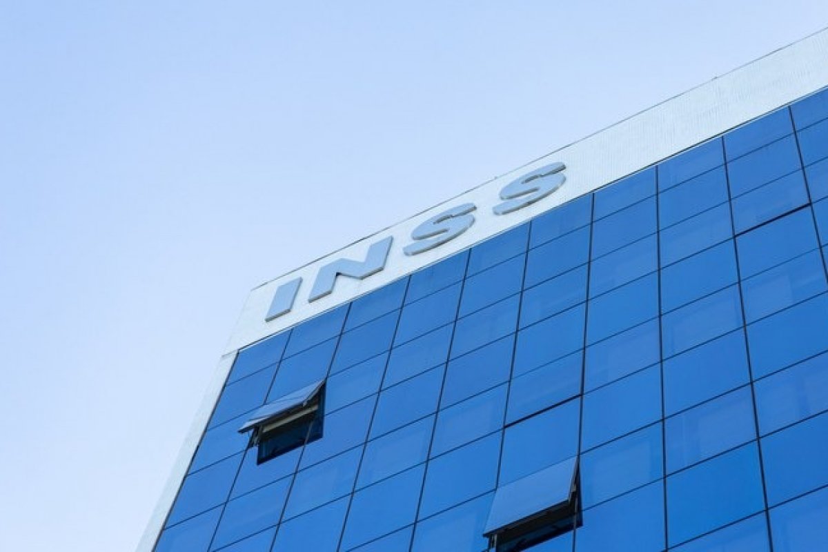 INSS alerta 613 mil aposentados para pedir ressarcimento de descontos indevidos 