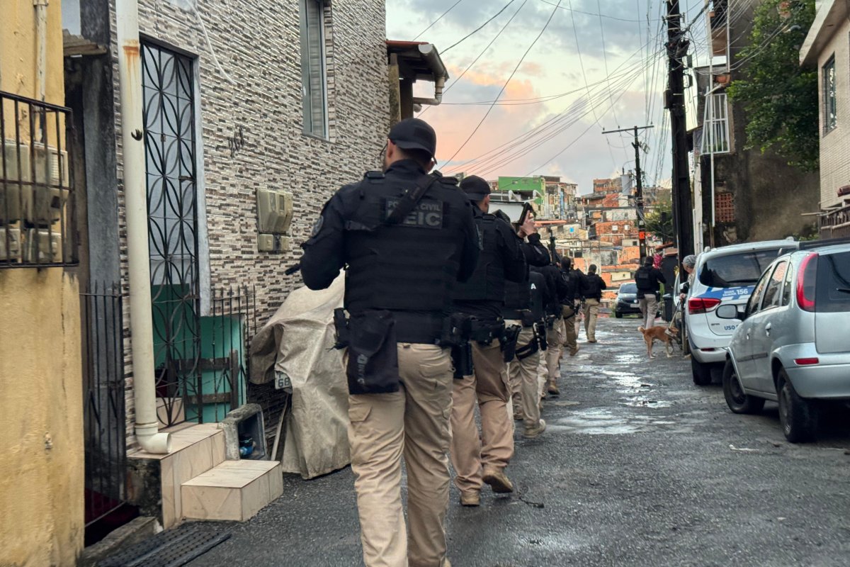 Homem morre e nove suspeitos são presos durante operação contra suspeitos de ataque que feriu delegado