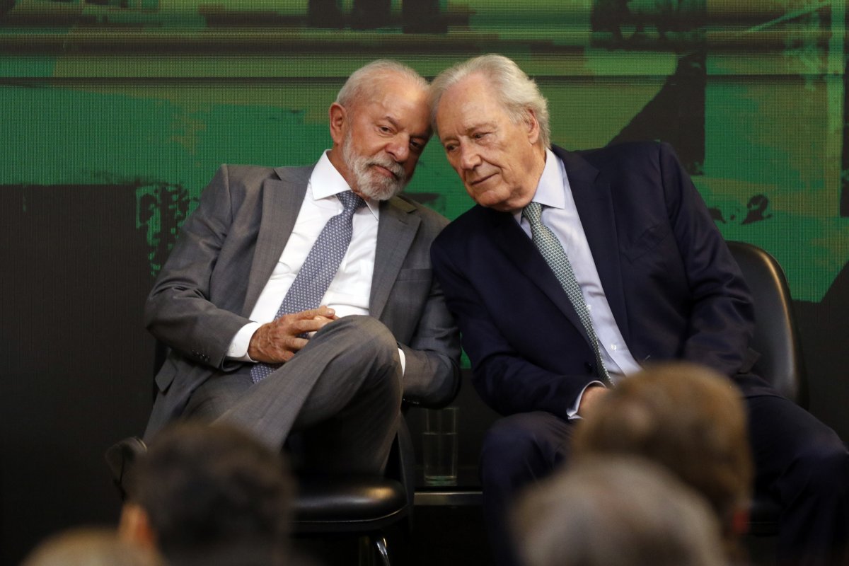 Lula prevê proibir que menor de 16 anos tenha rede social sem supervisão dos pais