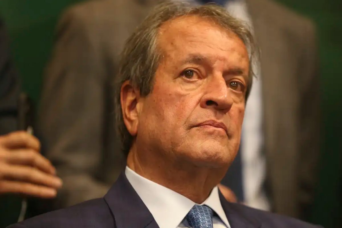 Moraes autoriza Valdemar Costa Neto a visitar Bolsonaro em prisão domiciliar