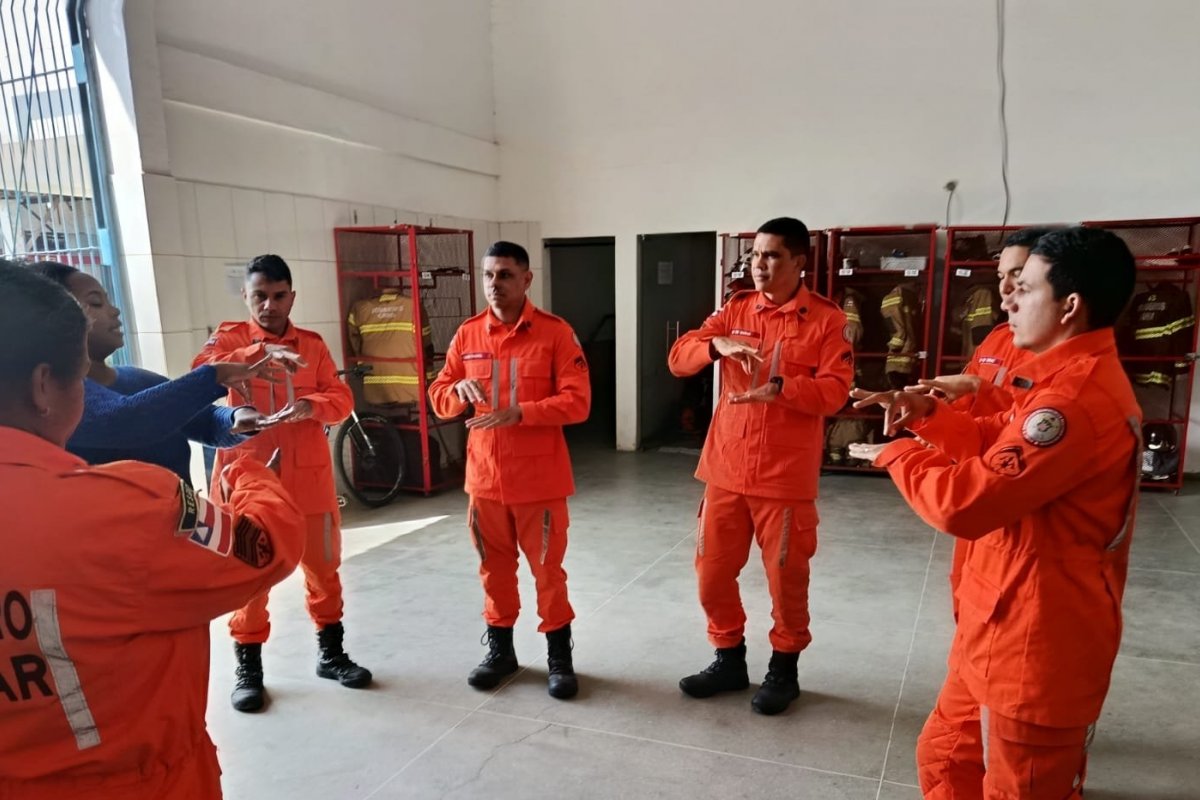Vídeo: Bombeiros de Eunápolis recebem capacitação em Libras para atendimento a pessoas surdas