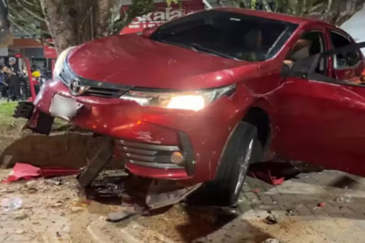 Mulher é detida suspeita de atropelar sete pessoas em Dias D'Ávila