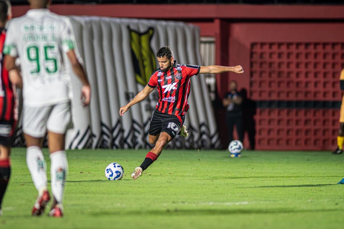 Vitória abre vantagem, mas sofre outro empate nos acréscimos contra o Juventude