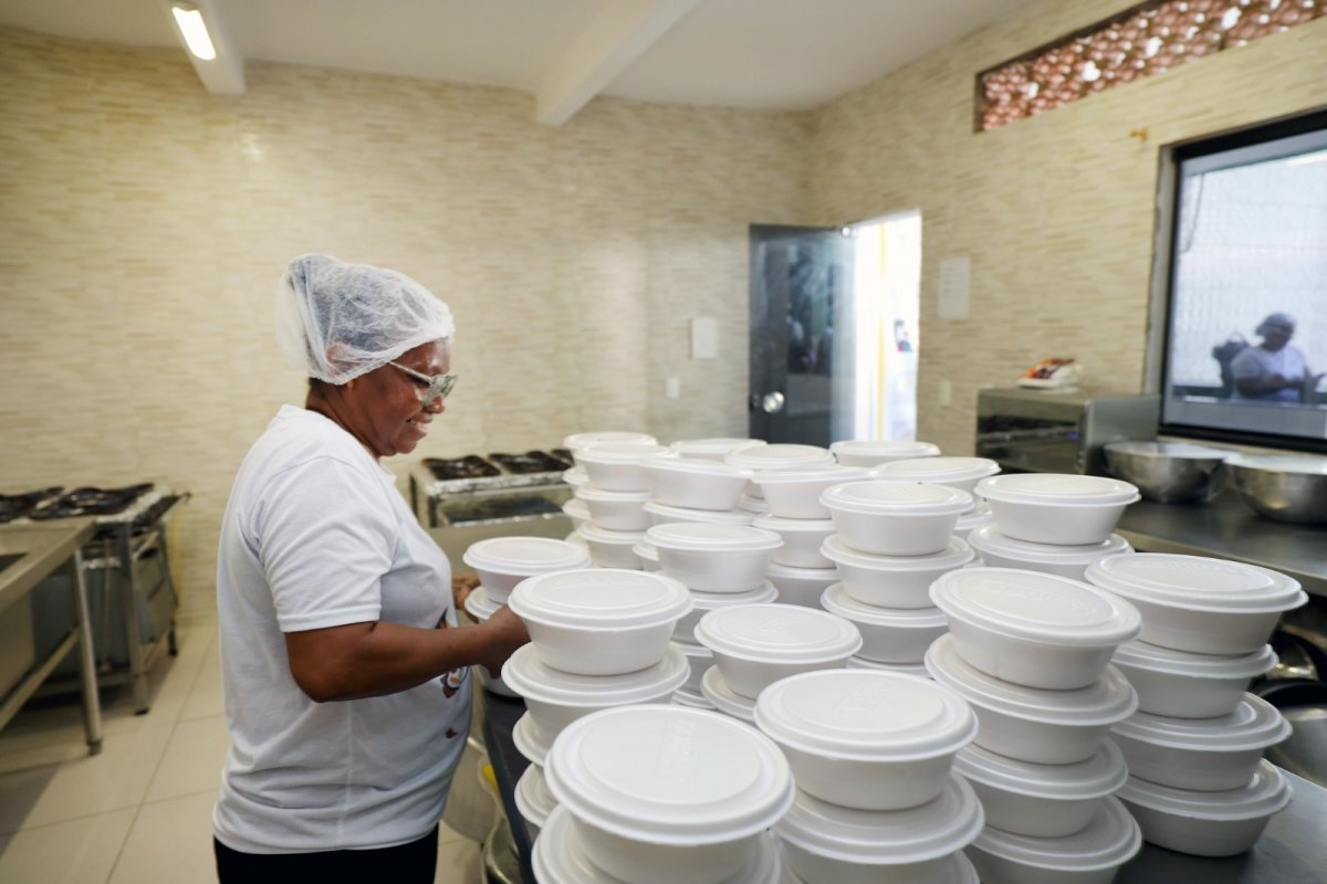 Governo do Estado lança edital para selecionar organizações que vão gerir cozinhas comunitárias do Programa Bahia Sem Fome