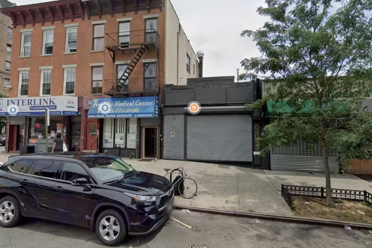 Tiroteio em restaurante de Nova York resulta em três mortes e oito feridos