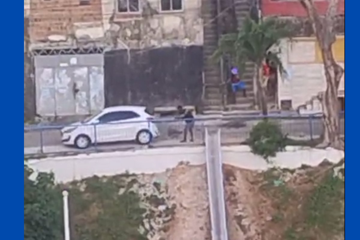 Vídeo: Duas pessoas morrem e duas ficam feridas em tiroteio entre facções em Salvador