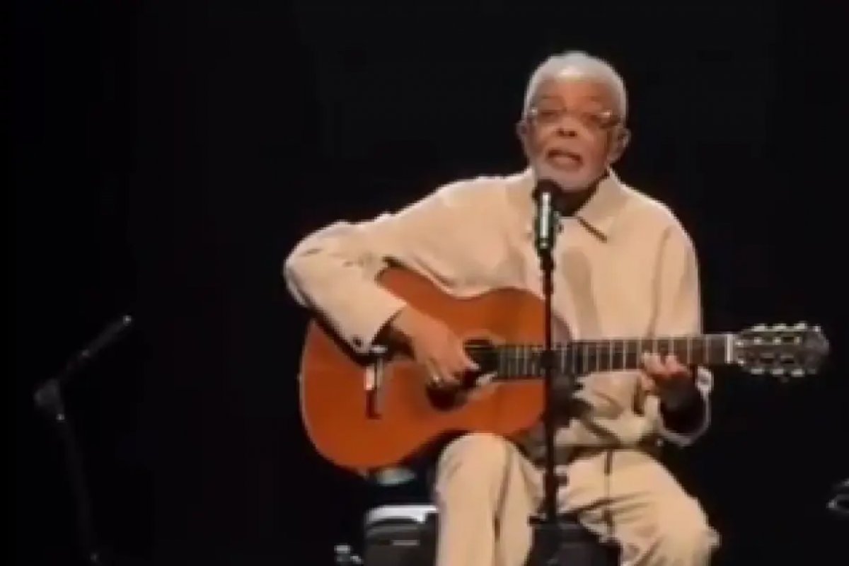 Vídeo: Gilberto Gil retorna aos palcos e dedica 'Drão' à filha Preta Gil