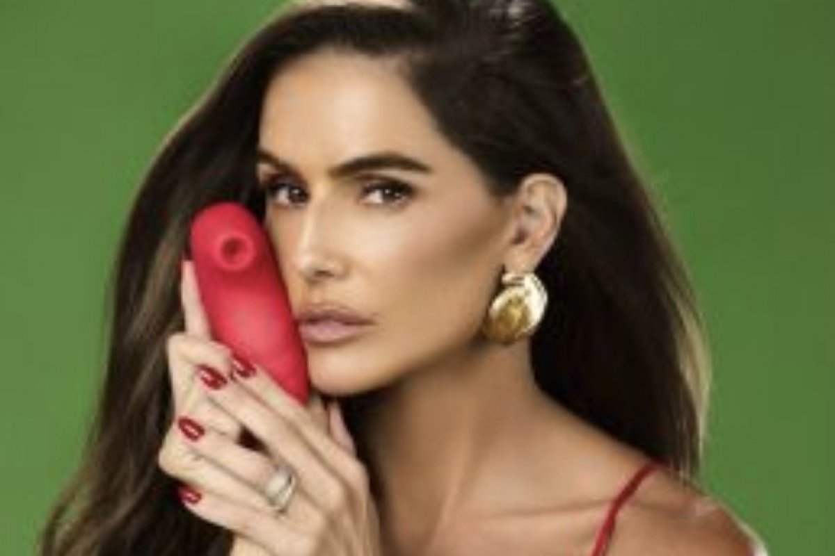 Deborah Secco apresenta seu novo vibrador que promete elevar o prazer feminino em segundos! 