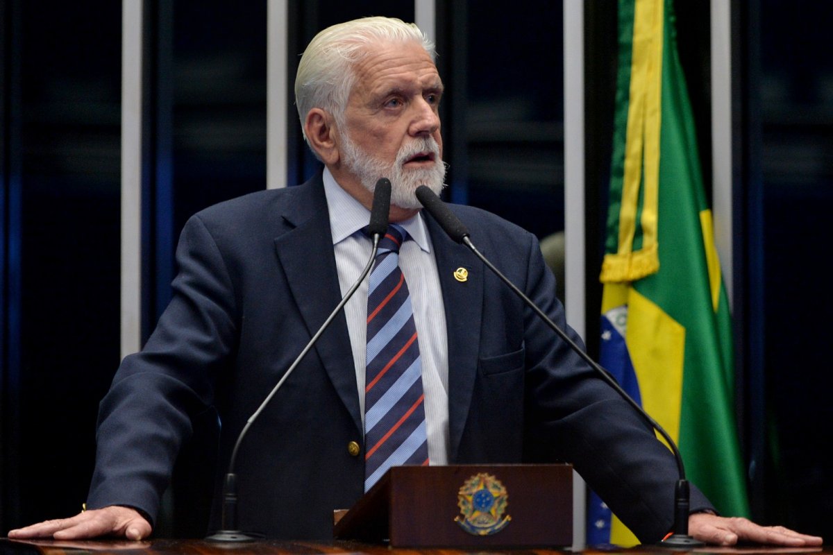 Jaques Wagner cobra avanço na regulação das redes digitais no Congresso