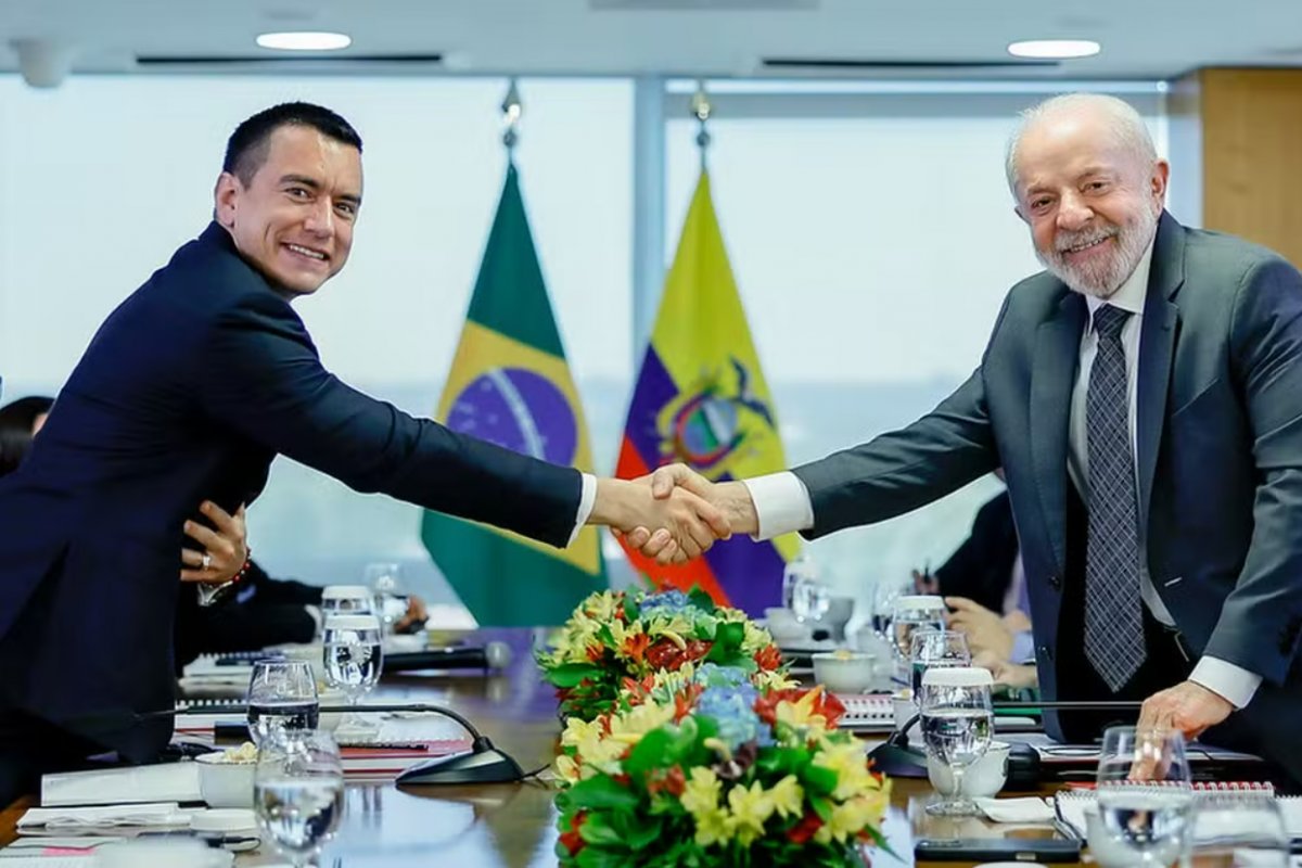 "Oportunidade para reaproximar dos países amigos", diz Lula em assinatura de acordos com Equador 