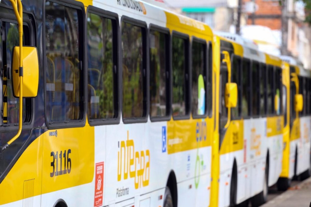 Ônibus voltam a circular na Ladeira da Montanha nesta terça-feira (19) após 4 meses de interdição