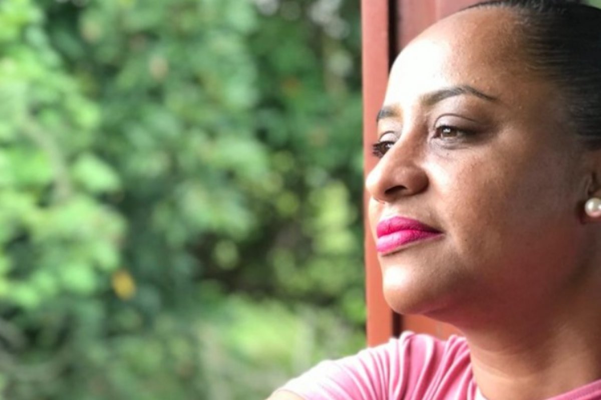 Escritora Lilia Guerra denuncia racismo após ser acusada de furtar manta em pousada durante Flip 2025
