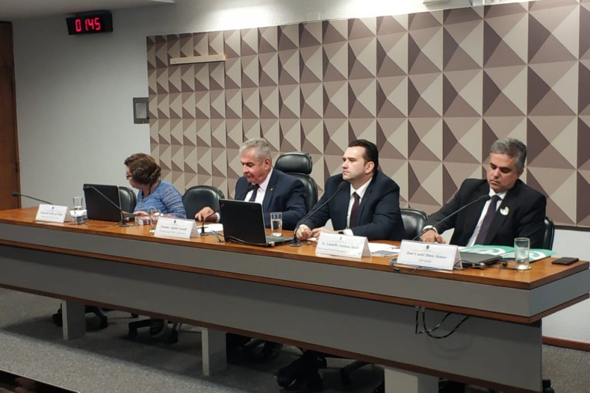 CPMI das Fake News: Rui Falcão confirma que PT fez disparos em massa no WhatsApp